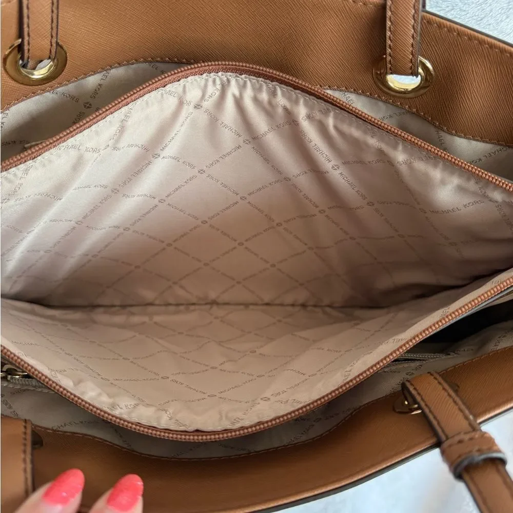Michael Kors Signature Brown and Tan Tote - Picture 11 of 15